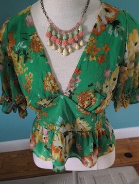 Magnolia Green Floral V-Neck Peplum Top